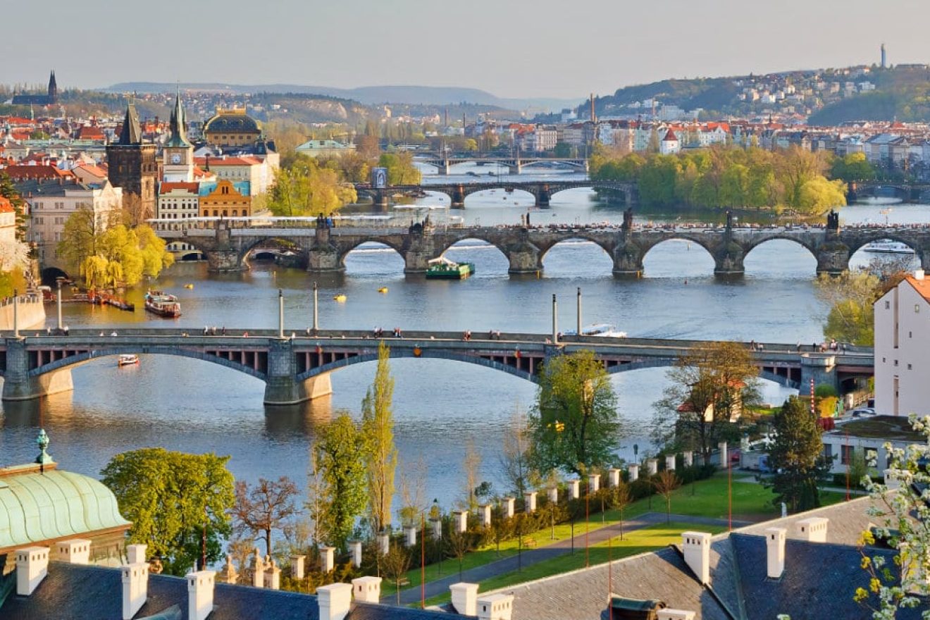 Вид на весеннюю Прагу