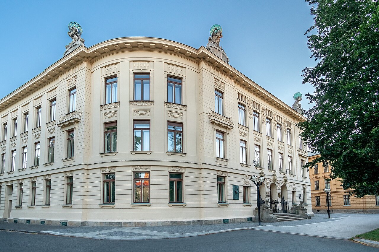 Педагогический факультет UHK на площади Свободы