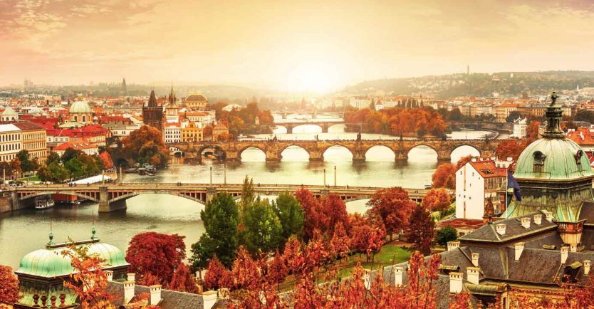 Вид на осенню Прагу