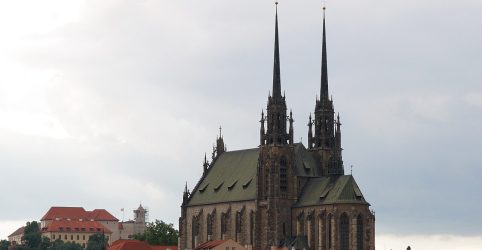 Вид на Брно: собор Петров и крепость Шпильберк